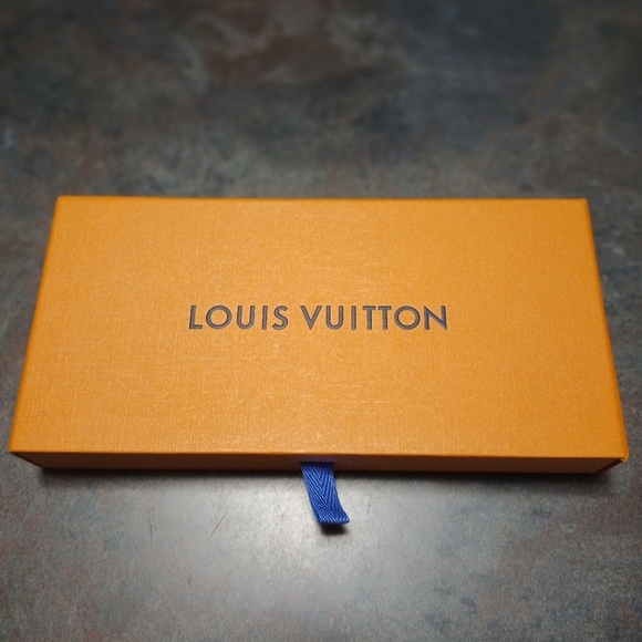 Authentic Louis Vuitton Monogram Black and Gold Scarf - Picture 11 of 11